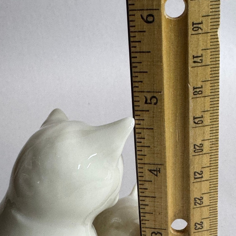 Vintage White Porcelain Cat and Kitten Figurine‎ Mother and Baby Statue 4.5 Inch - Picture 6 of 7